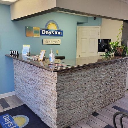Days Inn By Wyndham West Branch Iowa City Area Exterior foto