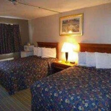 Days Inn By Wyndham West Branch Iowa City Area Exterior foto