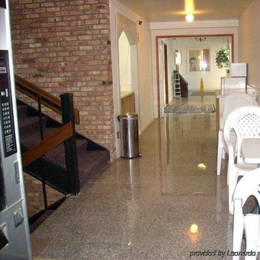 Days Inn By Wyndham West Branch Iowa City Area Interior foto