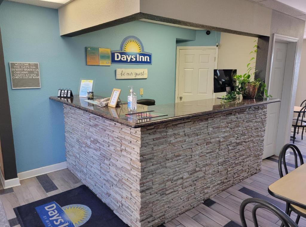 Days Inn By Wyndham West Branch Iowa City Area Exterior foto