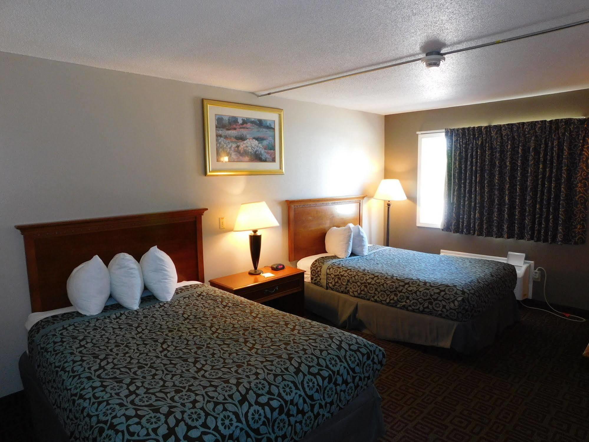 Days Inn By Wyndham West Branch Iowa City Area Exterior foto