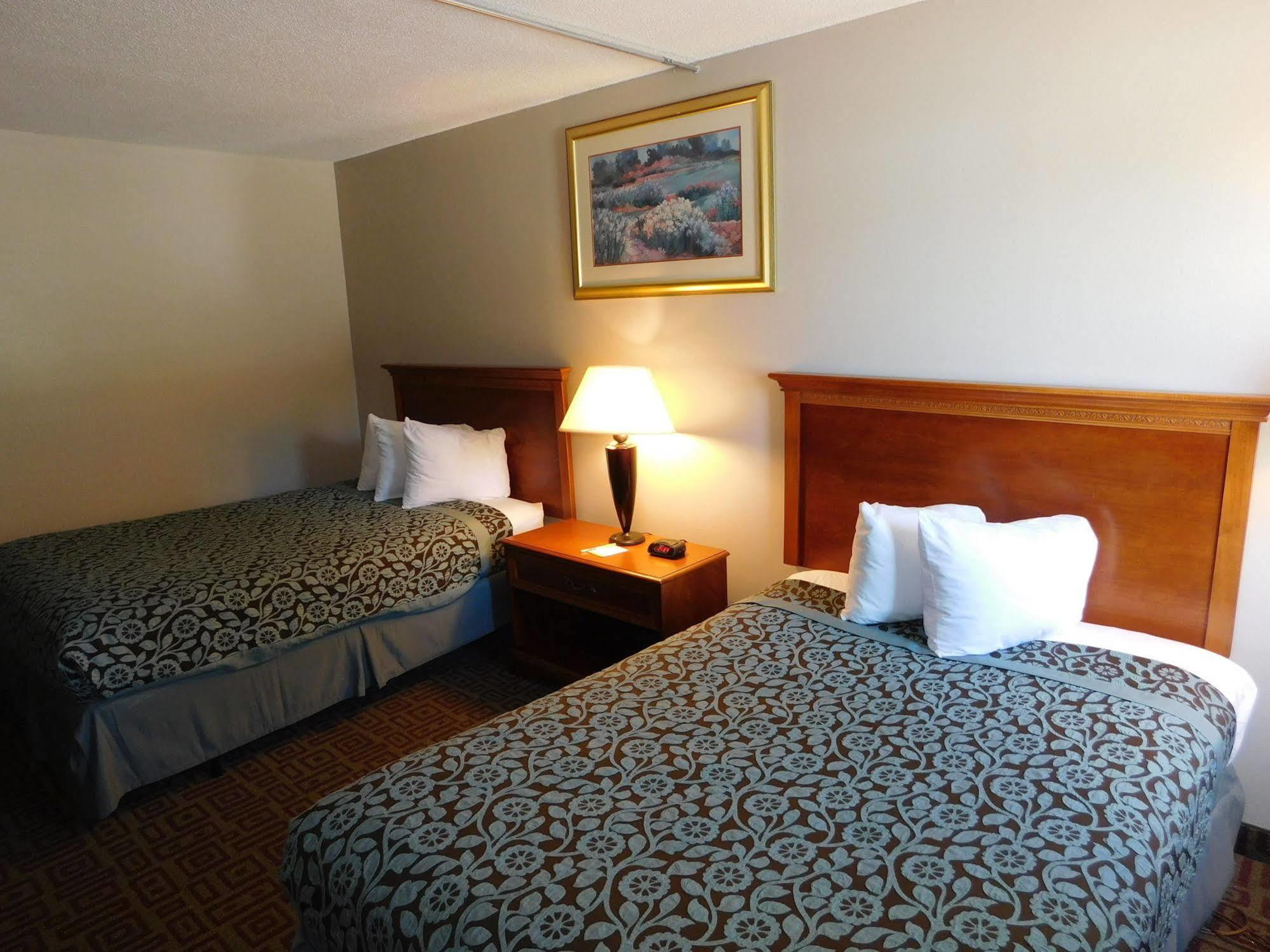 Days Inn By Wyndham West Branch Iowa City Area Exterior foto