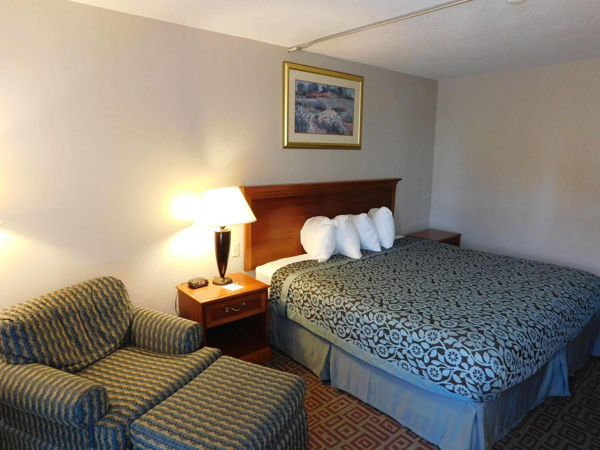 Days Inn By Wyndham West Branch Iowa City Area Exterior foto