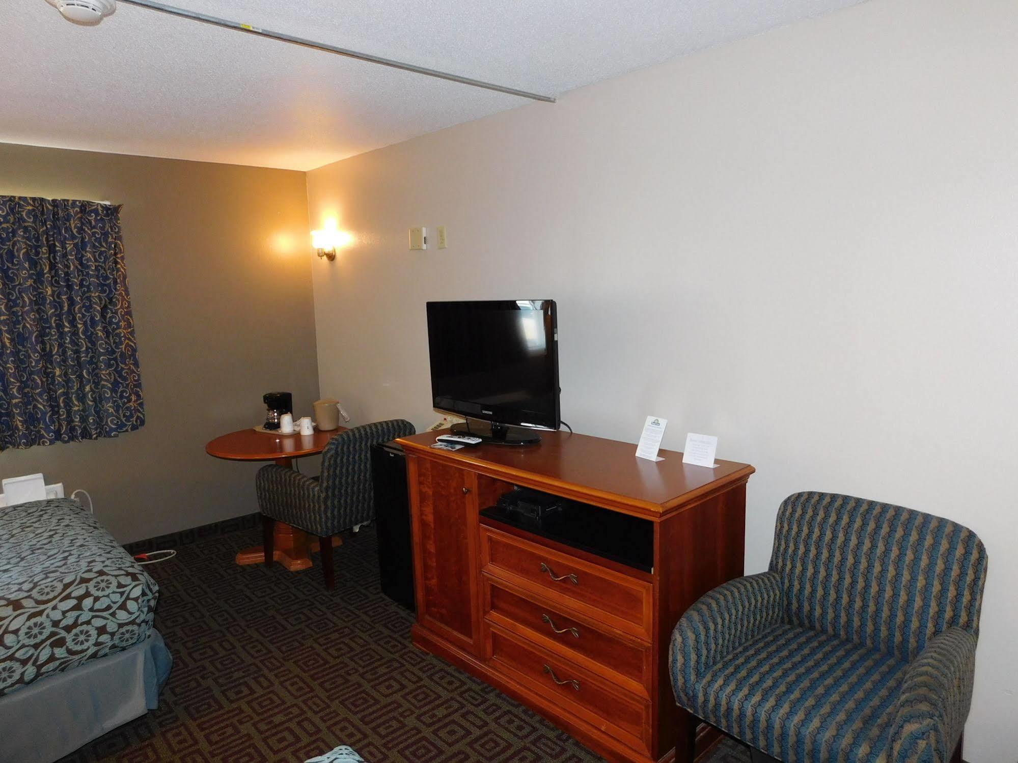 Days Inn By Wyndham West Branch Iowa City Area Exterior foto