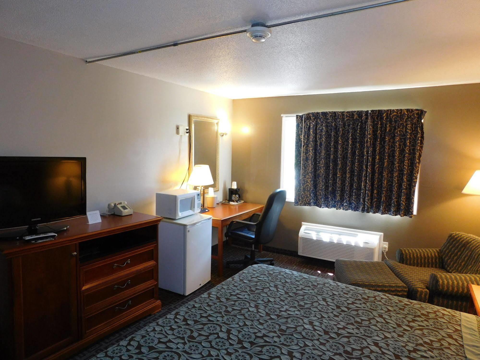 Days Inn By Wyndham West Branch Iowa City Area Exterior foto